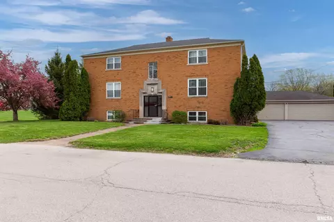 2505 15th St, Rock Island, IL 61201
