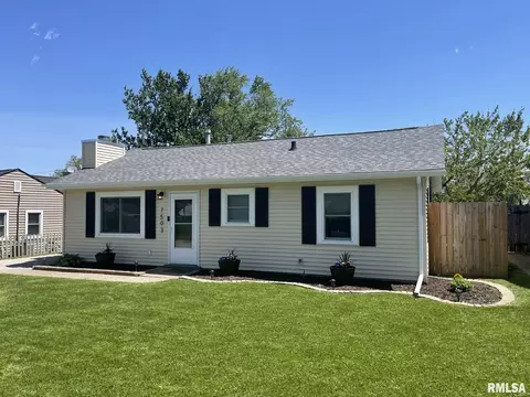 7503 Cedar St, Davenport, IA 52806