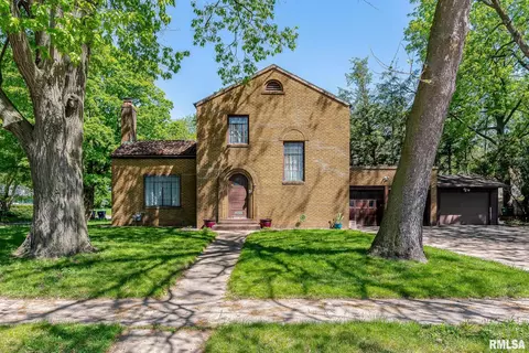 1216 8th Ave S, Clinton, IA 52732