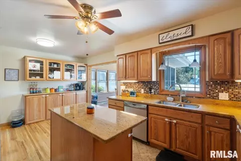 354 N 29th Ave, Clinton, IA 52732 photo 10