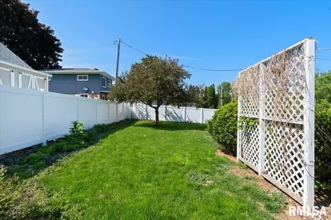 354 N 29th Ave, Clinton, IA 52732 photo 5