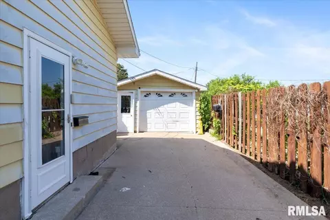 354 N 29th Ave, Clinton, IA 52732 photo 4