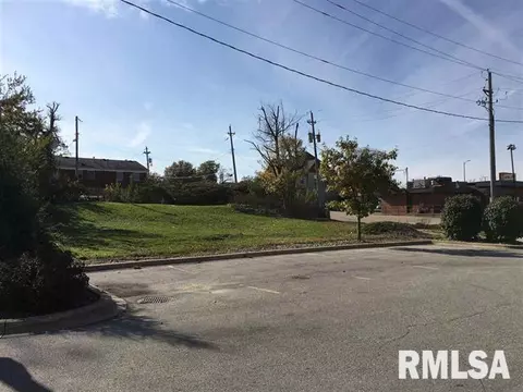 115 E 18th St, Davenport, IA 52803