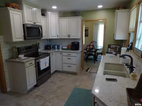302 W Williams St, Atkinson, IL 61235 photo 4
