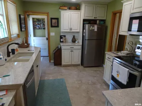 302 W Williams St, Atkinson, IL 61235 photo 5