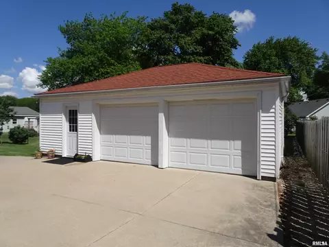 302 W Williams St, Atkinson, IL 61235 photo 2