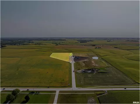 350 Ruby Ct, Long Grove, IA 52756