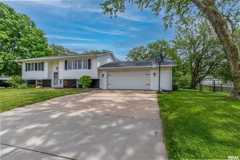 701 S 5th St, Eldridge, IA 52748 photo 2