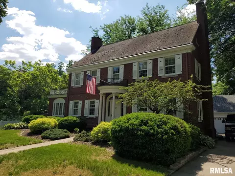 835 5th Ave S, Clinton, IA 52732