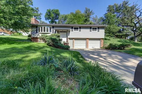 1106 N 5th St, Clinton, IA 52732