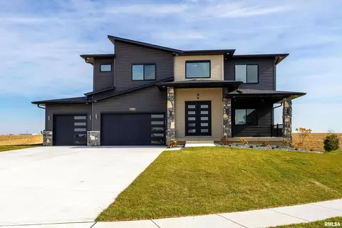 5991 Triangle Ct, Bettendorf, IA 52722