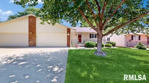 3028 55th Street Dr, Moline, IL 61265