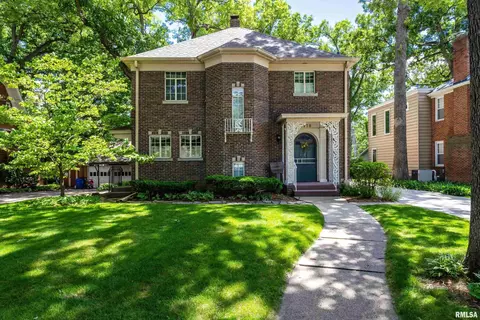2930 16th Ave, Moline, IL 61265