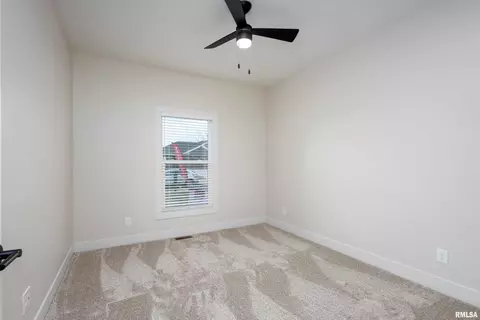 462 N 3rd Ave, Eldridge, IA 52748 photo 15