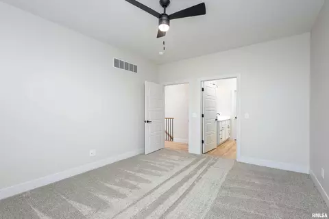 532 N 3rd Ave, Eldridge, IA 52748 photo 16