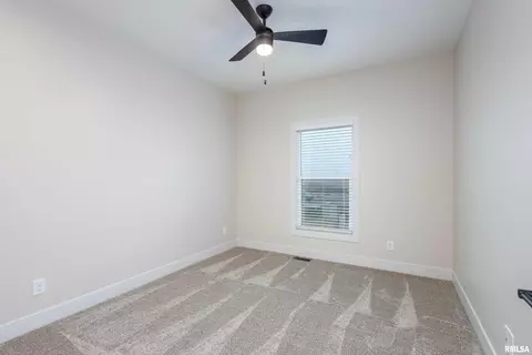 532 N 3rd Ave, Eldridge, IA 52748 photo 3
