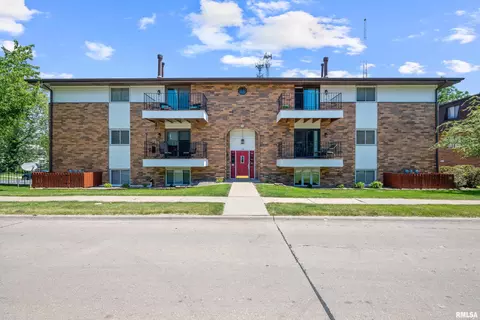 3046 4th St, Moline, IL 61265