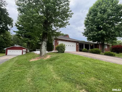 907 E Grand Ave, Carterville, IL 62918