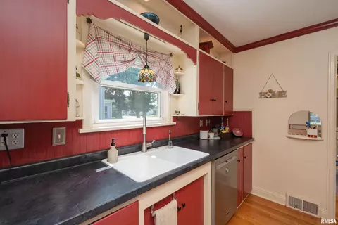 405 E Park St, Geneseo, IL 61254 photo 14