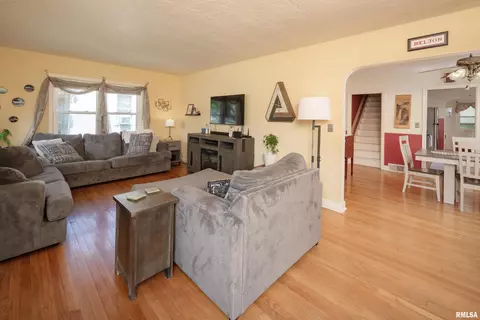 405 E Park St, Geneseo, IL 61254 photo 5