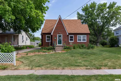 405 E Park St, Geneseo, IL 61254