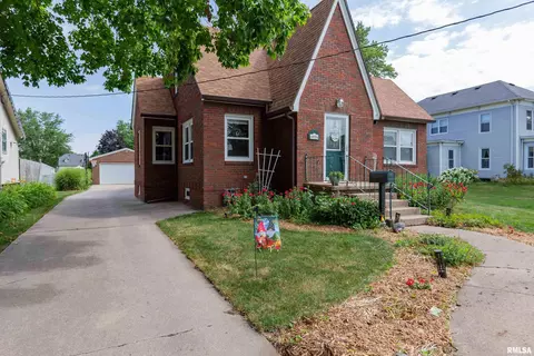 405 E Park St, Geneseo, IL 61254 photo 2