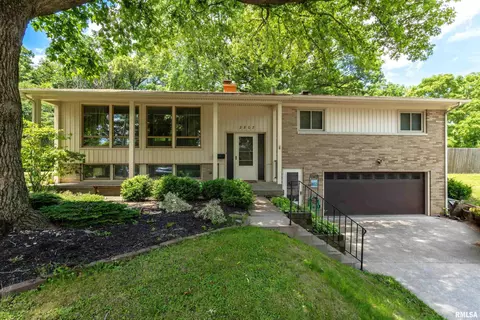 2807 17th Street Pl, Moline, IL 61265