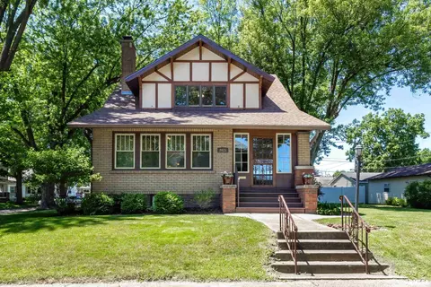 2025 5th St, Moline, IL 61265