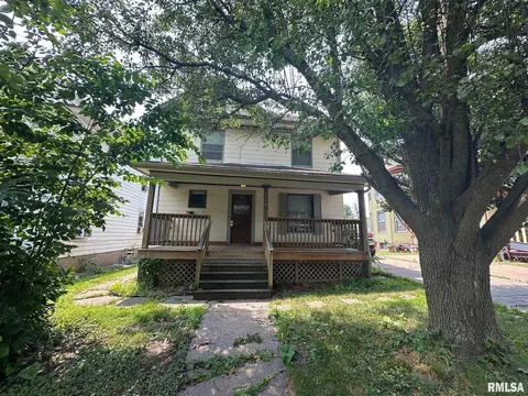 1009 Arlington Ct, Davenport, IA 52803