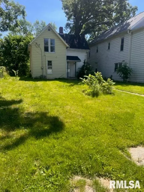 1021 25th St, Rock Island, IL 61201