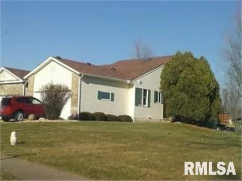 3332 Parkwild Dr, Bettendorf, IA 52722