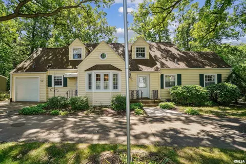 1610 29th Street Dr, Moline, IL 61265