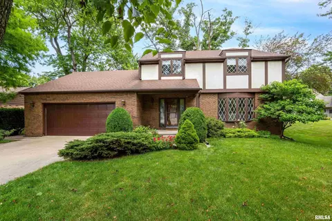 3410 8th St, Moline, IL 61265