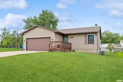 710 East St, Grand Mound, IA 52751