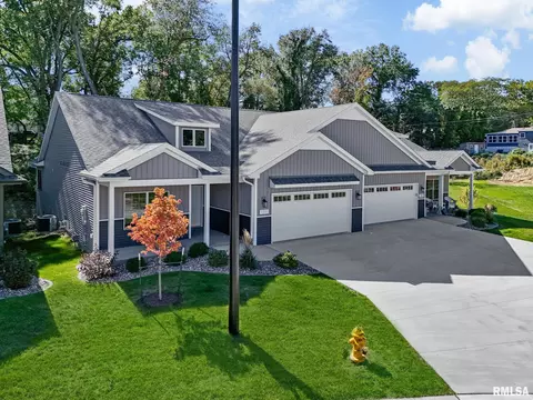 1323 Heights Ct, Bettendorf, IA 52722
