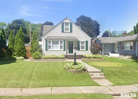 1118 Jones St, Bettendorf, IA 52722