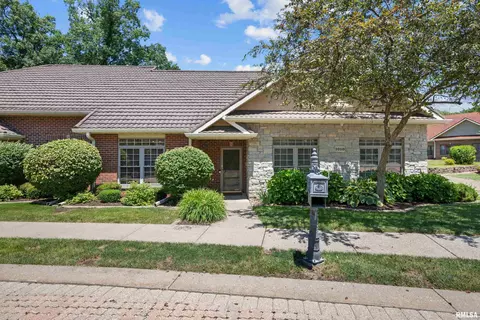 1010 2nd Street Ct, Moline, IL 61265
