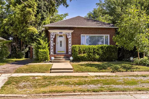 405 E Poplar St, West Frankfort, IL 62896