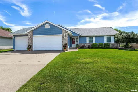103 N Howard Ln, Long Grove, IA 52756