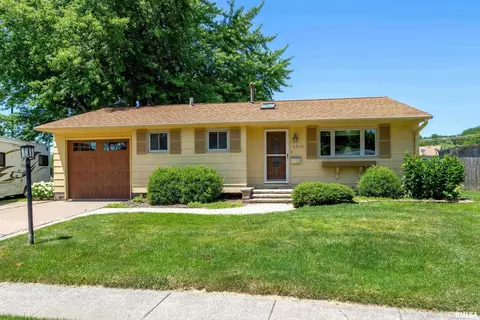 4805 45th Ave, Moline, IL 61265