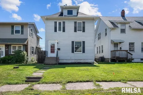416 39th St, Moline, IL 61265