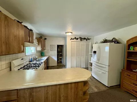 2916 N 12th St, Herrin, IL 62948 photo 11
