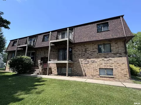 5101 25th Avenue Ct, Moline, IL 61265