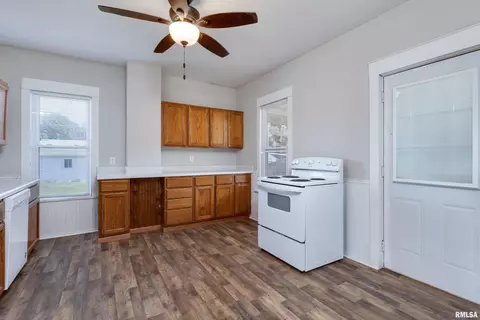 240 45th St, Moline, IL 61265 photo 13