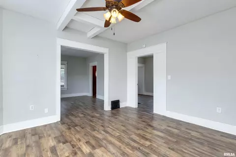 240 45th St, Moline, IL 61265 photo 9