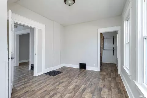 240 45th St, Moline, IL 61265 photo 11