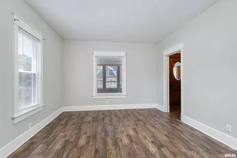 240 45th St, Moline, IL 61265 photo 6