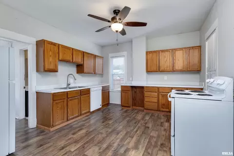240 45th St, Moline, IL 61265 photo 12