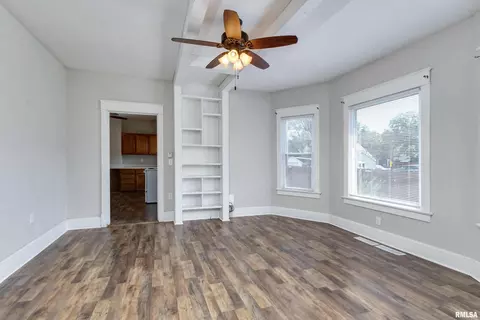 240 45th St, Moline, IL 61265 photo 7