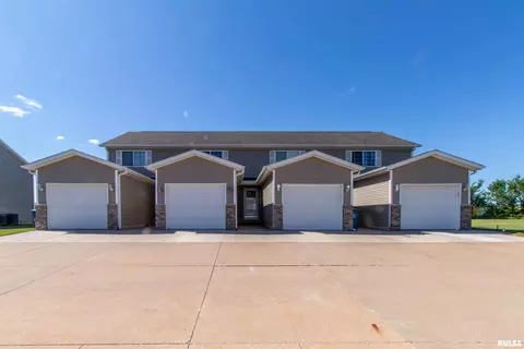 612 Prairie Meadow Dr, Blue Grass, IA 52726